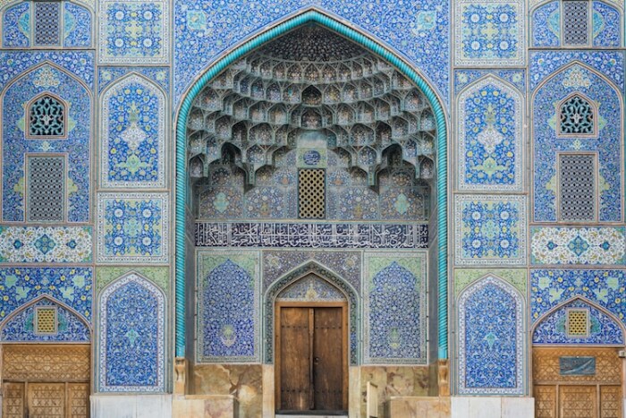 Пример оформления фасадов мечетей (мечеть шейха Лотфоллы, Иран). | Фото: mymodernmet.com. Пример оформления фасадов мечетей (мечеть шейха Лотфоллы, Иран). | Фото: mymodernmet.com.