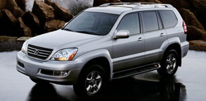 Lexus GX470 4WD 2008 года имеет довольно вместительный багажник/ Фото: carbuzz.com Lexus GX470 4WD 2008 года имеет довольно вместительный багажник/ Фото: carbuzz.com