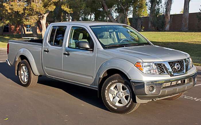 Nissan Frontier 2010 года, надежный и проходимый/ Фото: motortrend.com Nissan Frontier 2010 года, надежный и проходимый/ Фото: motortrend.com