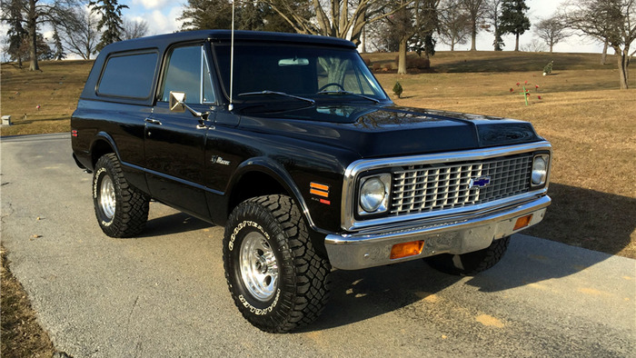 Chevy K5 Blazer 1971 года прекрасно преодолевает бездорожье/ Фото: motor1.com Chevy K5 Blazer 1971 года прекрасно преодолевает бездорожье/ Фото: motor1.com