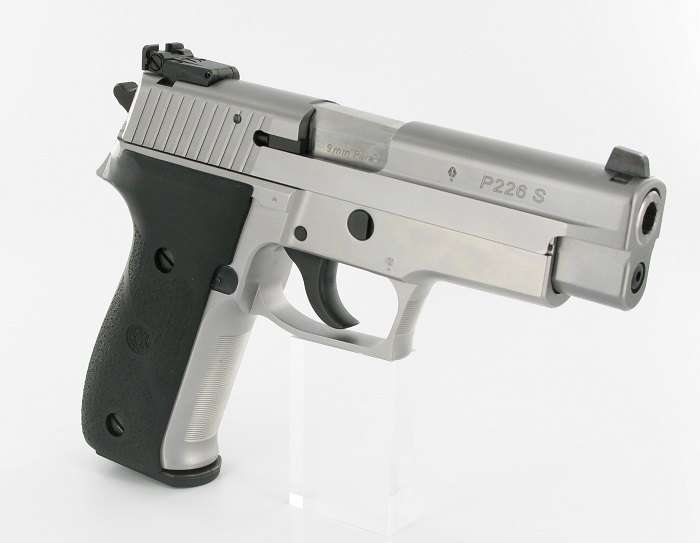 Немецко-швейцарский пистолет SIG Sauer P226/ Фото: wikimedia.org Немецко-швейцарский пистолет SIG Sauer P226/ Фото: wikimedia.org