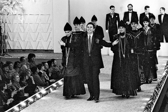 Вячеслав Зайцев со своими моделями. Фото: google.com. Вячеслав Зайцев со своими моделями. Фото: google.com.