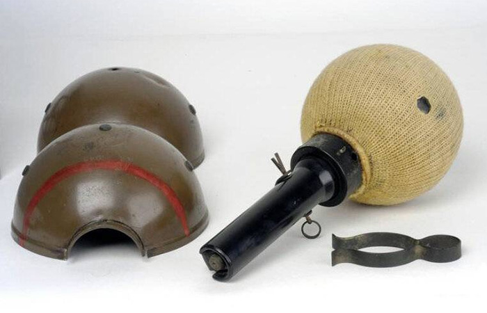 Липкая граната Гэммона./ Фото: badwellashheritage.co.uk Липкая граната Гэммона./ Фото: badwellashheritage.co.uk