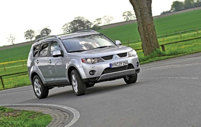Цена на Mitsubishi Outlander II в среднем начинается от 600 тыс. рублей/ Фото: drive2.ru Цена на Mitsubishi Outlander II в среднем начинается от 600 тыс. рублей/ Фото: drive2.ru