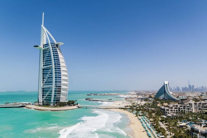 Знаменитый отель-парусник Burj Al Arab может похвастаться изысканным номером, в котором может остановиться любая королевская семья (Дубай, ОАЭ). | Фото: news.com.au. Знаменитый отель-парусник Burj Al Arab может похвастаться изысканным номером, в котором может остановиться любая королевская семья (Дубай, ОАЭ). | Фото: news.com.au.