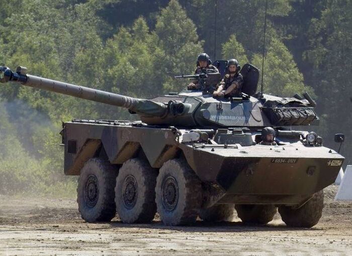 На АМХ-10RC использовался турбированный дизельный мотор мощностью 300 л. с./ Фото: zn.ua На АМХ-10RC использовался турбированный дизельный мотор мощностью 300 л. с./ Фото: zn.ua