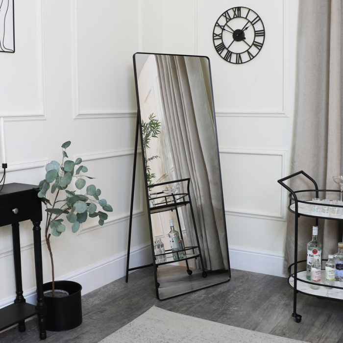 Также не стоит дарить на новоселье и зеркала. Фото: florafurniture.co.uk. Также не стоит дарить на новоселье и зеркала. Фото: florafurniture.co.uk.