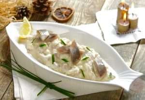 Сельдь, маринованная с хреном