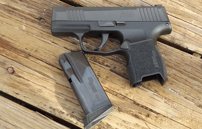 SIG Sauer P365 имеет компактные размеры и вес около 600 грамм./ Фото: pinterest.com SIG Sauer P365 имеет компактные размеры и вес около 600 грамм./ Фото: pinterest.com