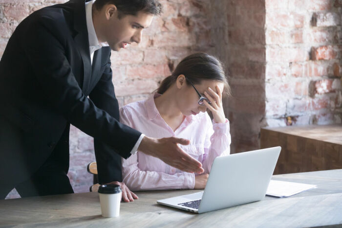 Лучше бы сидела дома... Фото: thewaywomenwork.com. Лучше бы сидела дома... Фото: thewaywomenwork.com.