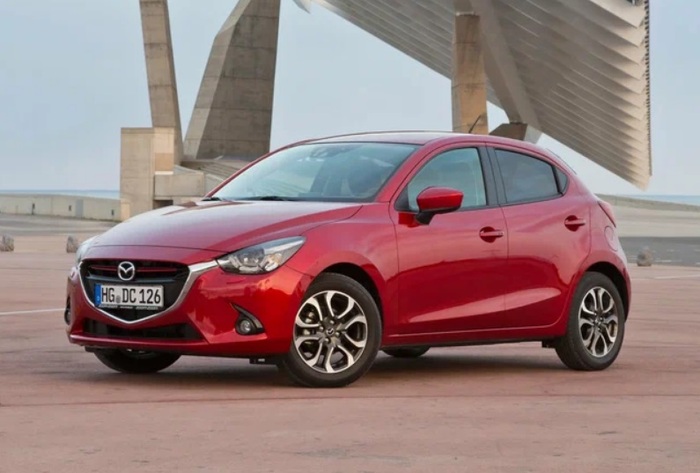 Mazda 2, маневренный и легкий/ Фото: auto.ru Mazda 2, маневренный и легкий/ Фото: auto.ru