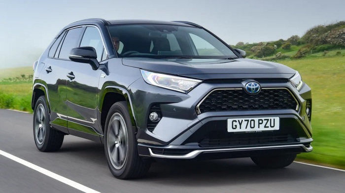 Крупнейшим покупателем Toyota RAV4 стал Китай/ Фото: autoexpress.co.uk Крупнейшим покупателем Toyota RAV4 стал Китай/ Фото: autoexpress.co.uk