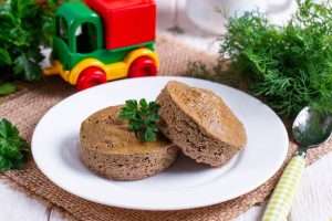 Паштет из свиной печени с луком и яблоками