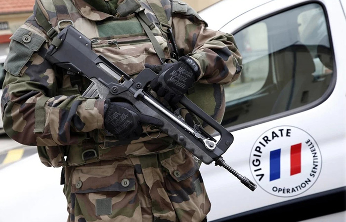 FAMAS F1 до сих пор находится на вооружении Франции./ Фото: amic.ru FAMAS F1 до сих пор находится на вооружении Франции./ Фото: amic.ru