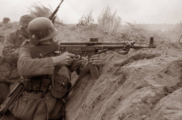 Использование штурмовой винтовки в бою. Фото: gunsfriend.ru Использование штурмовой винтовки в бою. Фото: gunsfriend.ru