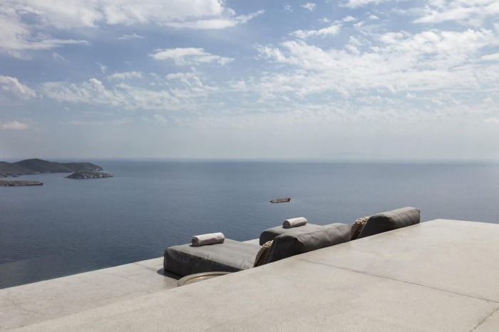 Захватывающая дух зона отдыха с видом на Эгейское море (Syros Summer House, Греция). | Фото: block722.com. Захватывающая дух зона отдыха с видом на Эгейское море (Syros Summer House, Греция). | Фото: block722.com.