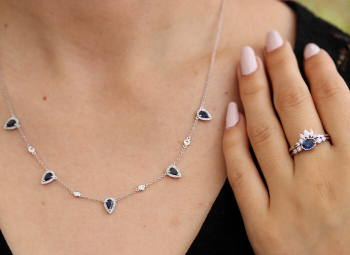 Утончённые украшения с сапфиром. Фото: foxfinejewelry.com. Утончённые украшения с сапфиром. Фото: foxfinejewelry.com.