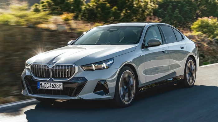 BMW 5 серии был впервые показан в 2016 году/ Фото: carbuyer.co.uk BMW 5 серии был впервые показан в 2016 году/ Фото: carbuyer.co.uk
