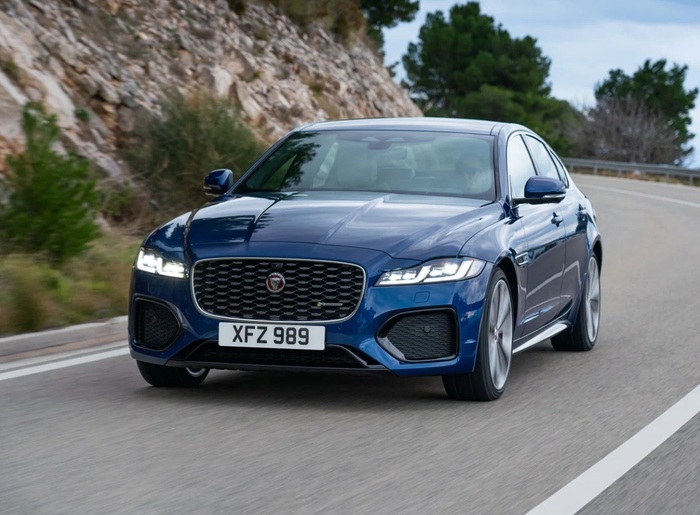 Jaguar XF снабжен мотором мощностью 380 л. с./ Фото: auto.ru Jaguar XF снабжен мотором мощностью 380 л. с./ Фото: auto.ru