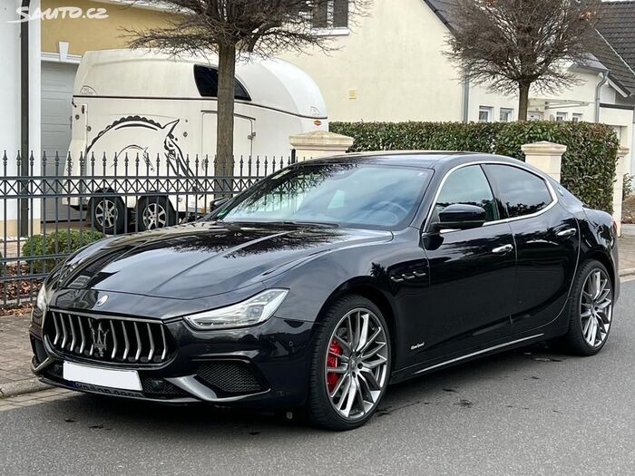 Maserati Ghibli выпускают на предприятии в Пьемонте/ Фото: sauto.cz Maserati Ghibli выпускают на предприятии в Пьемонте/ Фото: sauto.cz
