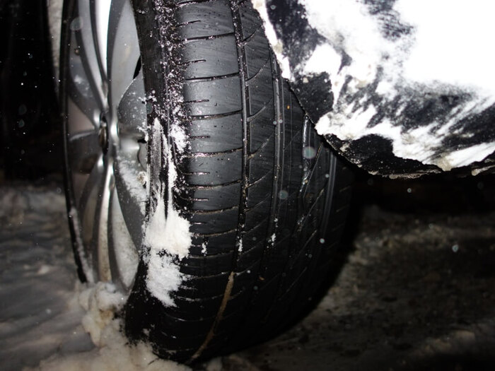 Летние шины более плотные и тугие/ Фото: tires1.ru Летние шины более плотные и тугие/ Фото: tires1.ru