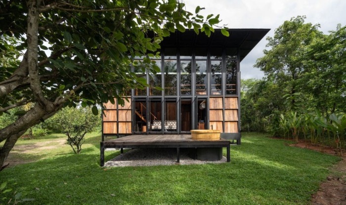 Колоритный лесной домик посреди красивой дикой природы Таиланда (Wood and Mountain Cabin). | Фото: teenyabode.com. Колоритный лесной домик посреди красивой дикой природы Таиланда (Wood and Mountain Cabin). | Фото: teenyabode.com.