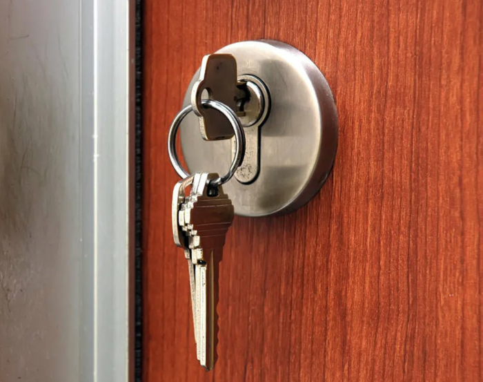 Небезопасность двери /Фото:sunhome.ru Небезопасность двери /Фото:sunhome.ru