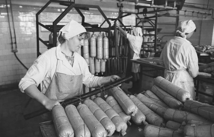 В Советском Союзе колбаса была весьма популярным продуктом / Фото: cont.ws В Советском Союзе колбаса была весьма популярным продуктом / Фото: cont.ws