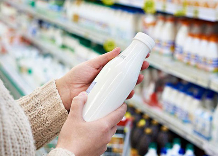 В современном мире молоко есть во всех продуктовых магазинах / Фото: agrarii.com