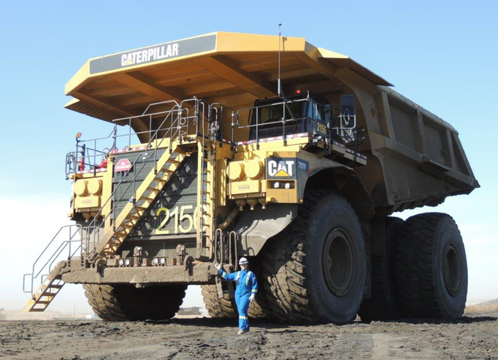 Длина Caterpillar 797 составляет 14,5 метра/ Фото: equipmentjournal.com Длина Caterpillar 797 составляет 14,5 метра/ Фото: equipmentjournal.com