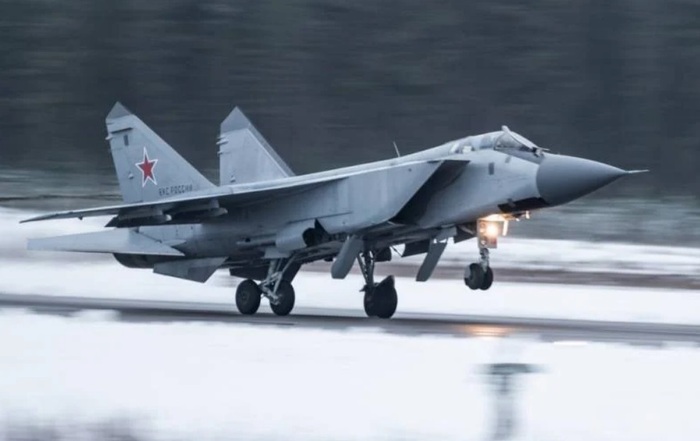 МиГ-31 снабжен РЛС «Заслон»/ Фото: topwar.ru МиГ-31 снабжен РЛС «Заслон»/ Фото: topwar.ru