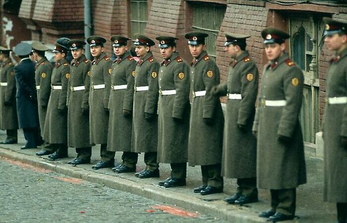 Офицеры СССР в 1980-х годах / Фото: foto-ram.ru Офицеры СССР в 1980-х годах / Фото: foto-ram.ru