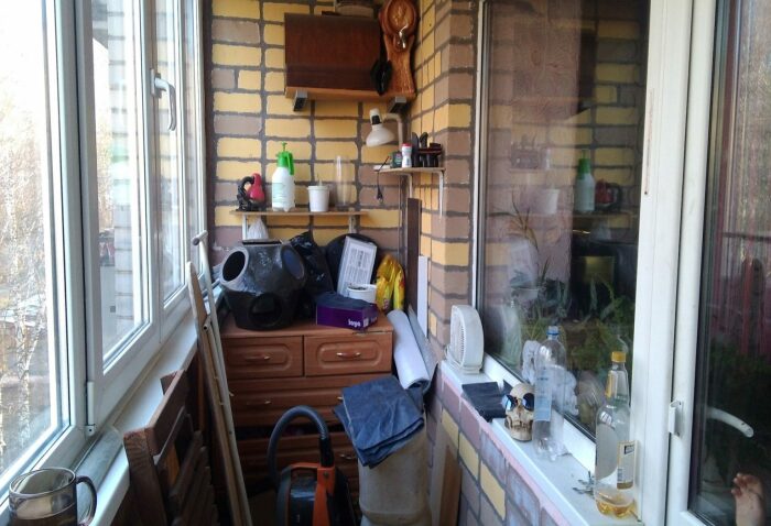 Первоначально избавляемся от хлама на балконе. Фото: i.pinimg.com. Первоначально избавляемся от хлама на балконе. Фото: i.pinimg.com.