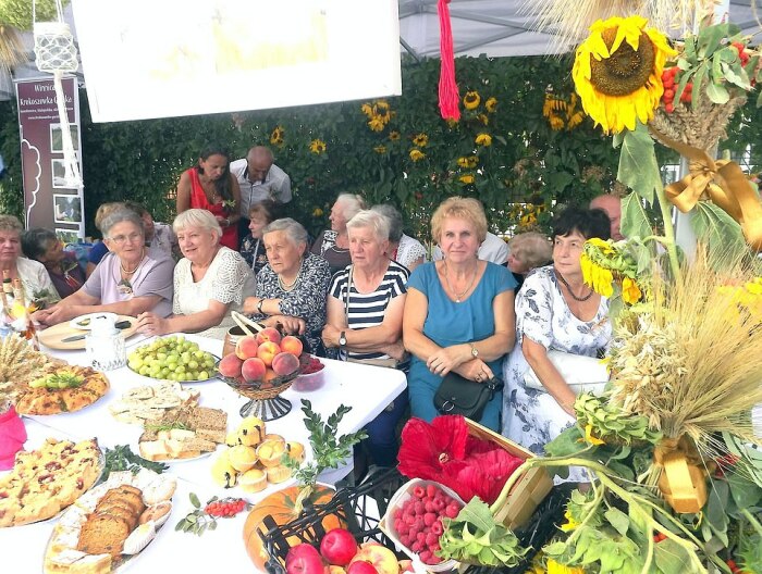 Гастрономические фестивали, посвященные сбору клубники, картофеля, пшеницы и других культур, являются главными культурными мероприятиями одной из самых красивых деревень Польши (Sułoszowa). | Фото: theepochtimes.com. Гастрономические фестивали, посвященные сбору клубники, картофеля, пшеницы и других культур, являются главными культурными мероприятиями одной из самых красивых деревень Польши (Sułoszowa). | Фото: theepochtimes.com.