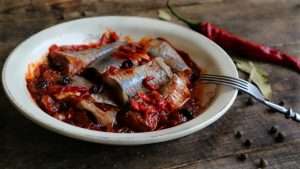Сельдь с клюквой и изюмом