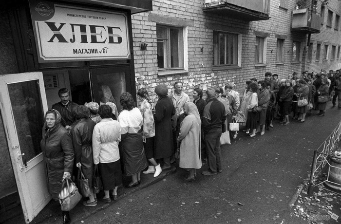 Один из самых известных феноменов советской повседневности. /Фото: maxim-nm.livejournal.com Один из самых известных феноменов советской повседневности. /Фото: maxim-nm.livejournal.com