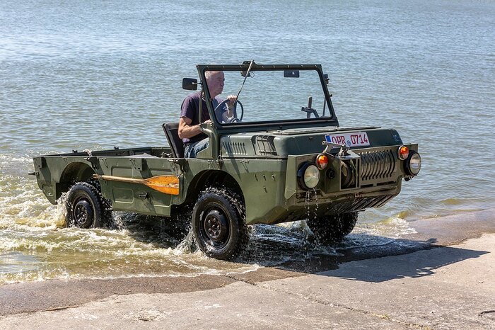 ЛуАЗ-967, выходящая из воды/ Фото: techinsider.ru ЛуАЗ-967, выходящая из воды/ Фото: techinsider.ru