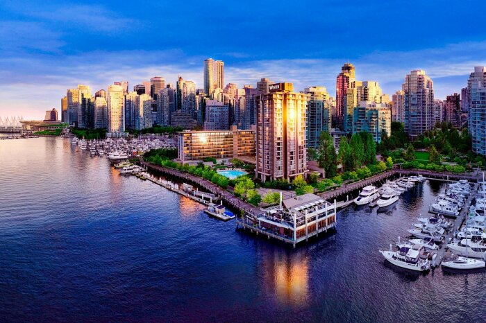 Coal Harbour – элитный район в центре Большого Ванкувера, названный в честь истории судоходства и добычи полезных ископаемых (Канада). | Фото: vancouverisawesome.com. Coal Harbour – элитный район в центре Большого Ванкувера, названный в честь истории судоходства и добычи полезных ископаемых (Канада). | Фото: vancouverisawesome.com.