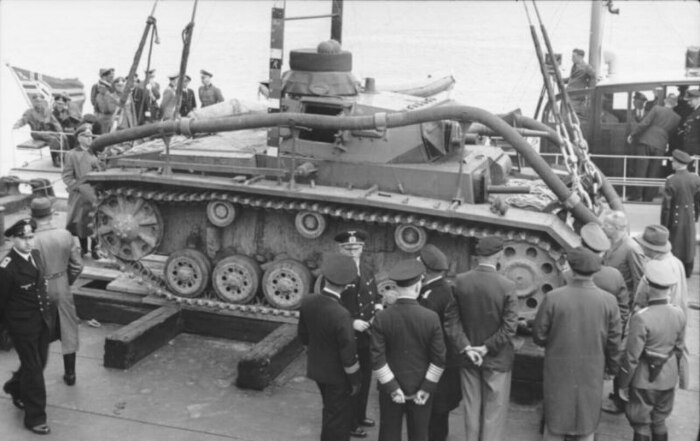 Экспериментальный подводный Т-3 для вторжения в Англию. |Фото: warfarehistorynetwork.com. Экспериментальный подводный Т-3 для вторжения в Англию. |Фото: warfarehistorynetwork.com.