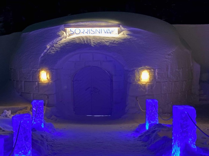В самом северном отеле-иглу ежегодно строят 30 уникальных номеров (Sorrisniva Igloo Hotel, Норвегия). | Фото: sorrisniva.no.
