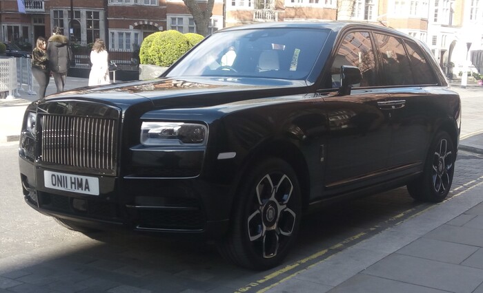 Rolls-Royce Black Badge Cullinan имеет мотор мощностью 600 л.с./ Фото: wikimedia.org Rolls-Royce Black Badge Cullinan имеет мотор мощностью 600 л.с./ Фото: wikimedia.org