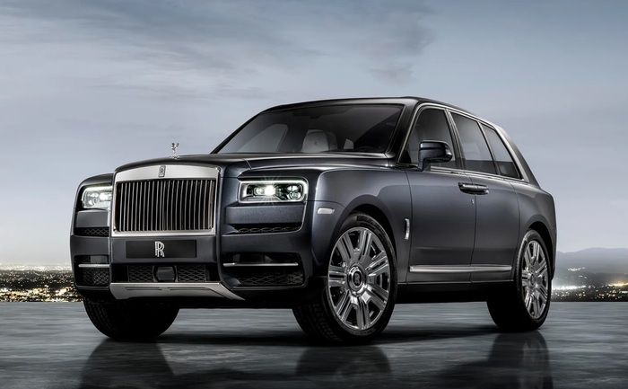 Rolls-Royce Cullinan снабжен самовыравнивающейся пневматической подвеской/ Фото: gq-magazine.co.uk Rolls-Royce Cullinan снабжен самовыравнивающейся пневматической подвеской/ Фото: gq-magazine.co.uk