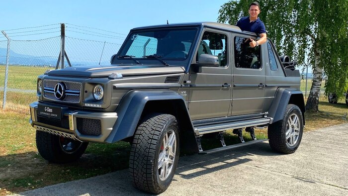 Mercedes-Maybach G650 Landaulet снабжен мотором V12 объемом 6 литров/ Фото: youtube.com Mercedes-Maybach G650 Landaulet снабжен мотором V12 объемом 6 литров/ Фото: youtube.com