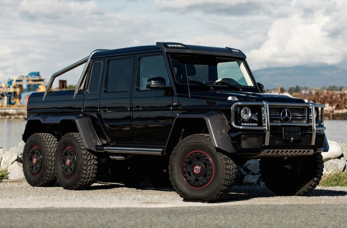 Mercedes-Benz G63 AMG способен легко преодолевать песчаные дюны/ Фото: caranddriver.gr Mercedes-Benz G63 AMG способен легко преодолевать песчаные дюны/ Фото: caranddriver.gr