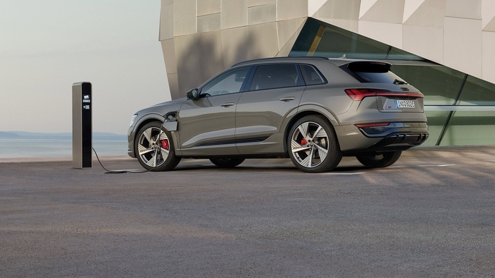 Audi Q8 e-tron может развить максимальную скорость в 200 км в час/ Фото: audi.kz Audi Q8 e-tron может развить максимальную скорость в 200 км в час/ Фото: audi.kz