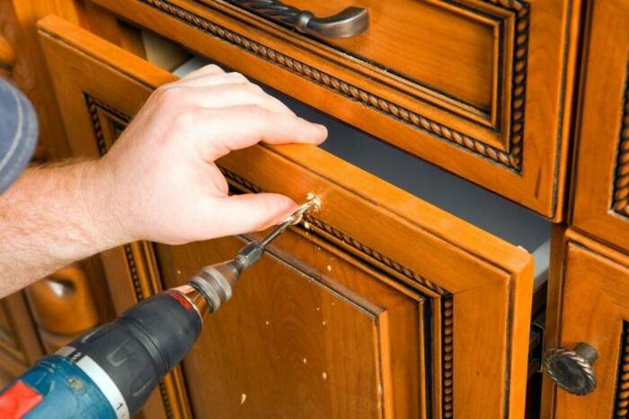Фурнитура действительно играет большую роль /Фото:terem-ermaka.ru
