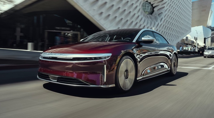 Lucid Air Grand Touring оснащен двумя двигателями общей мощностью 1050 л. с./ Фото: motortrend.com Lucid Air Grand Touring оснащен двумя двигателями общей мощностью 1050 л. с./ Фото: motortrend.com