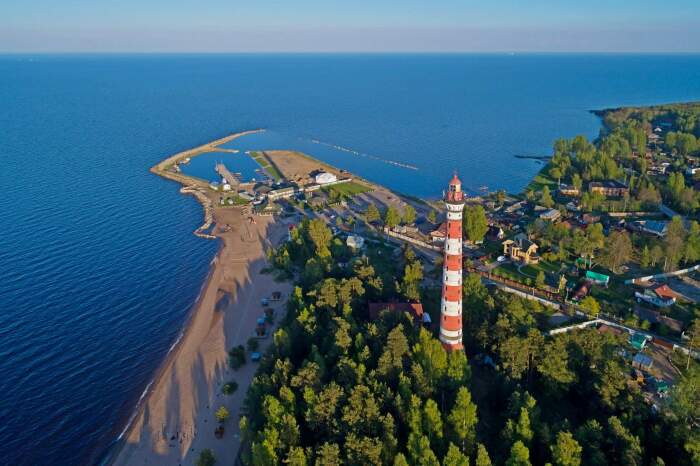 Осиновецкий маяк – 70-метровый ориентир в неспокойном Ладожском озере. | Фото: porusski.me. Осиновецкий маяк – 70-метровый ориентир в неспокойном Ладожском озере. | Фото: porusski.me.