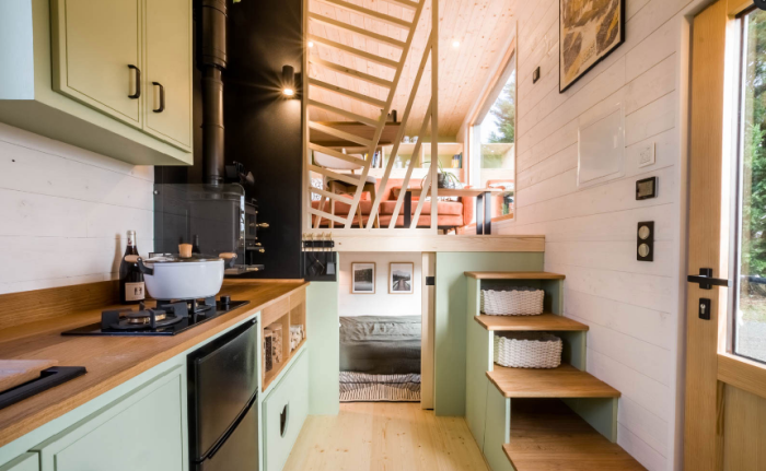 Неожиданное распределение жилого пространства (The Ellèbore). | Фото: tinyhouse-baluchon.fr. Неожиданное распределение жилого пространства (The Ellèbore). | Фото: tinyhouse-baluchon.fr.