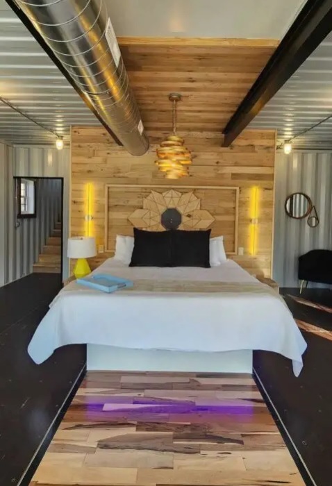Одна из спальных комнат контейнерного дома The Harmony House. | Фото: livinginacontainer.com. Одна из спальных комнат контейнерного дома The Harmony House. | Фото: livinginacontainer.com.